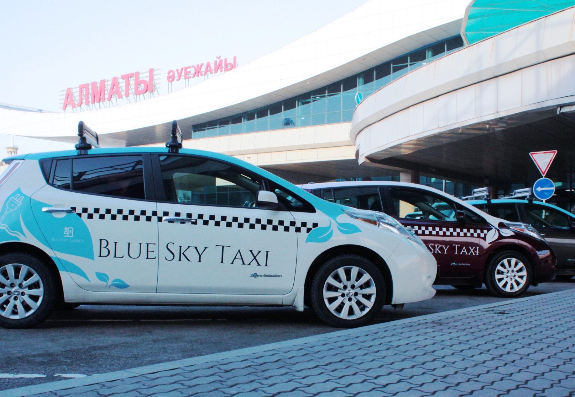 Больше не обманут: в Алматы придумали, как бороться с завышенными с ценами на такси в аэропорту