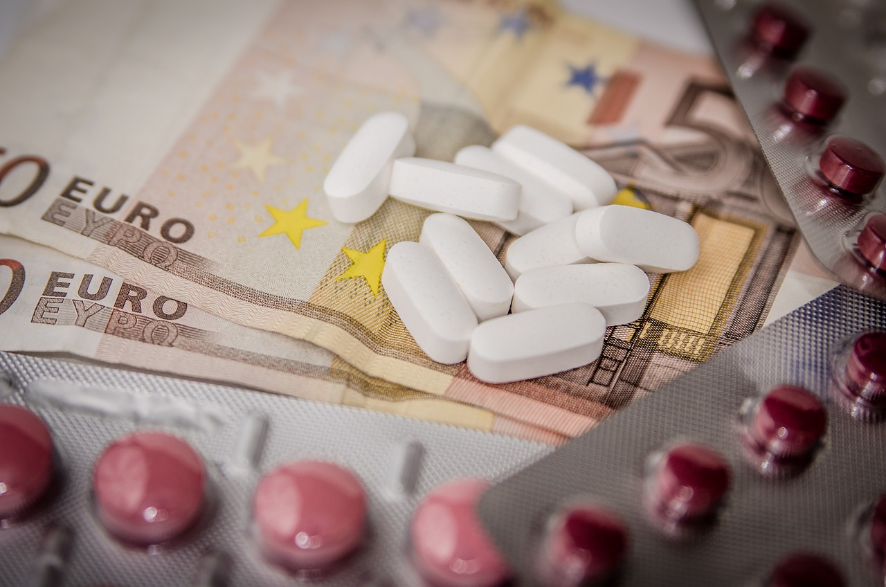 Болеть дорого: насколько выросли цены на лекарства в РК и почему продолжат расти