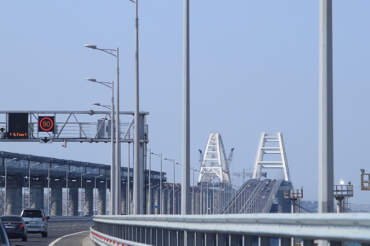 Взрыв на Крымском мосту: что известно на данный момент