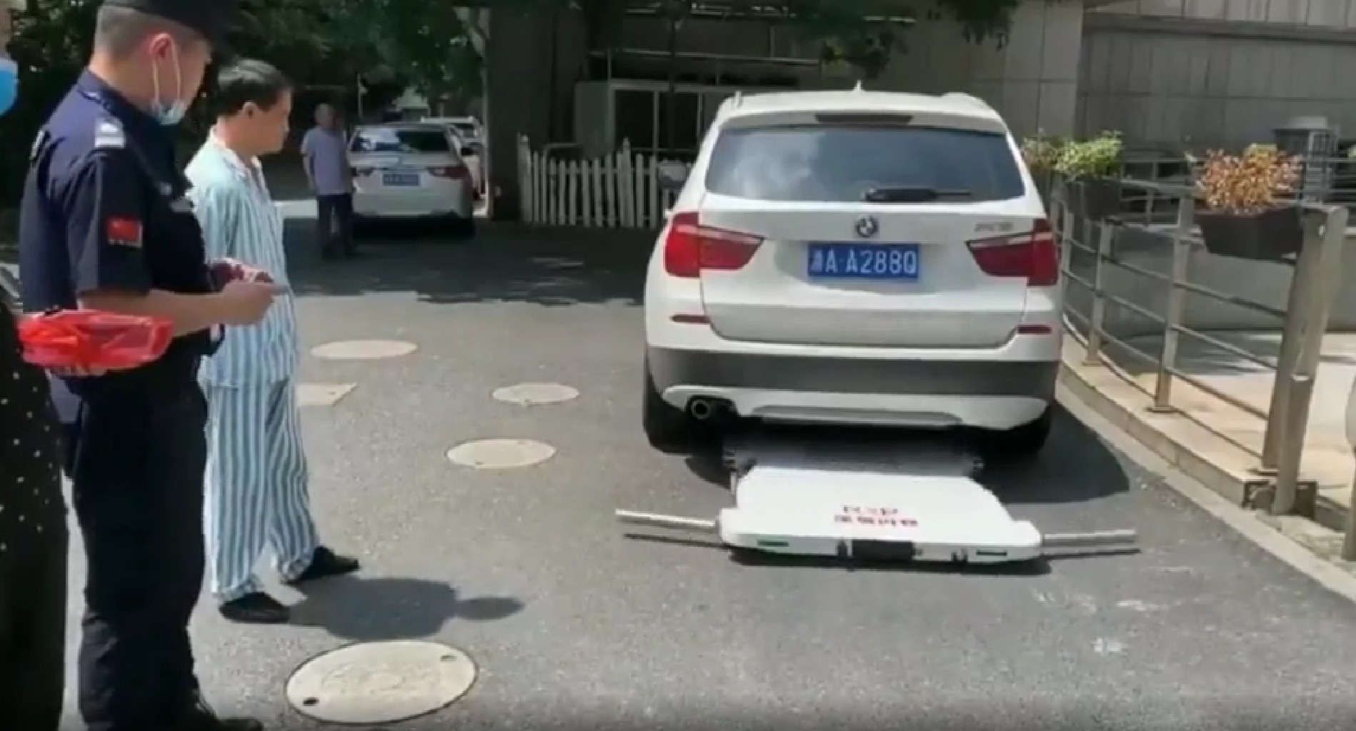 «Где моя тачка, чувак?»: в Китае роботы «угоняют» припаркованные авто