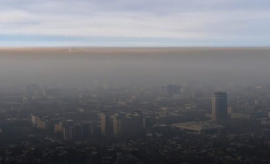 Алматы накрыло дымом: МЧС просят горожан надеть маски, а метеорологи выясняют, где в городе опаснее всего