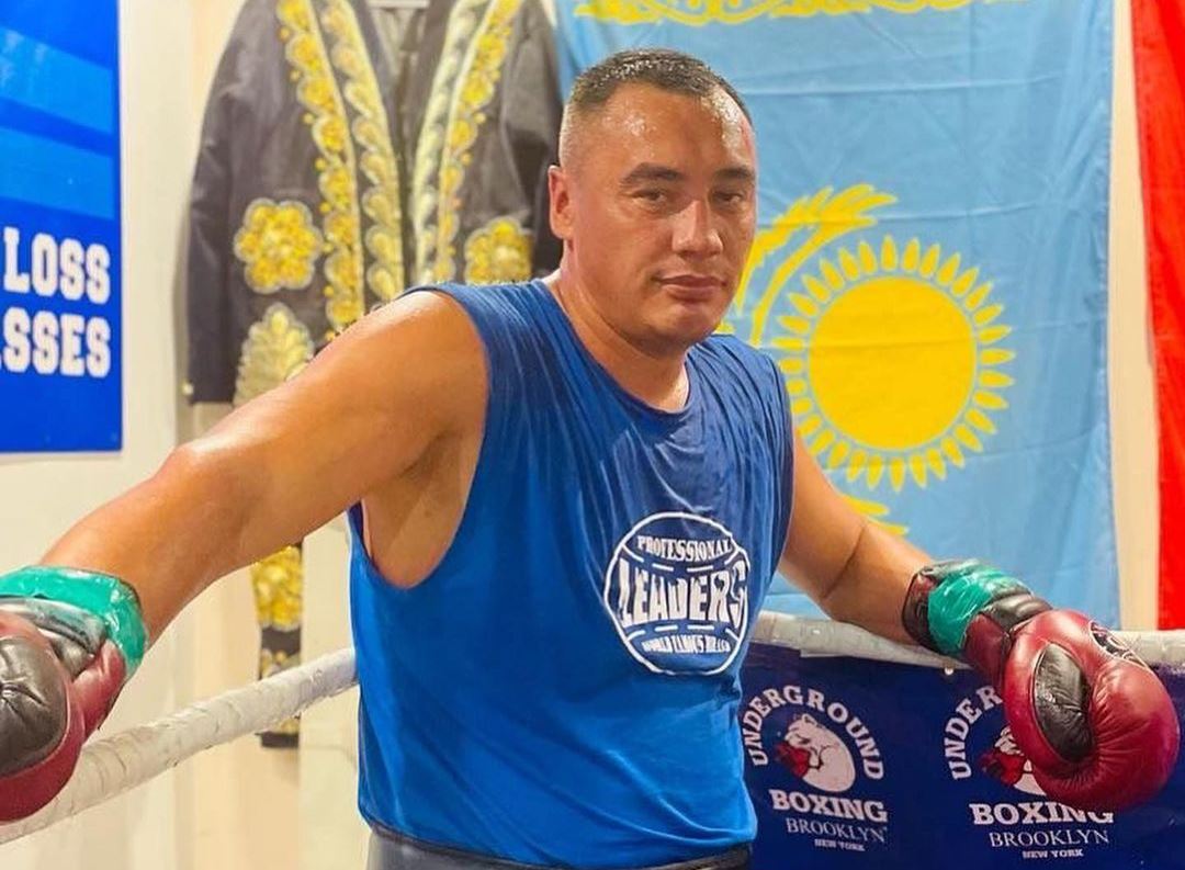 Удар ниже пояса: казахстанский боксер потерпел первое поражение в карьере