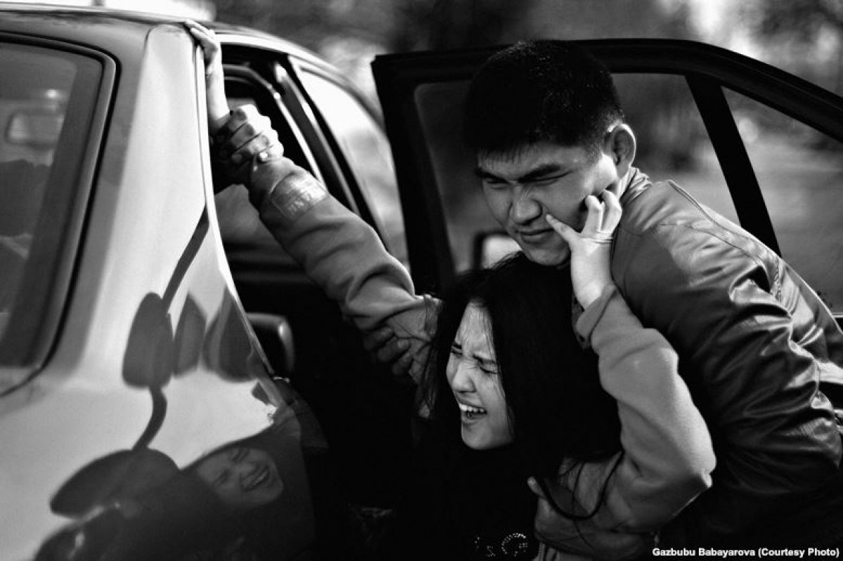 «Насилие, унижение и лишение свободы». В Казахстане ужесточат наказание за кражу невест