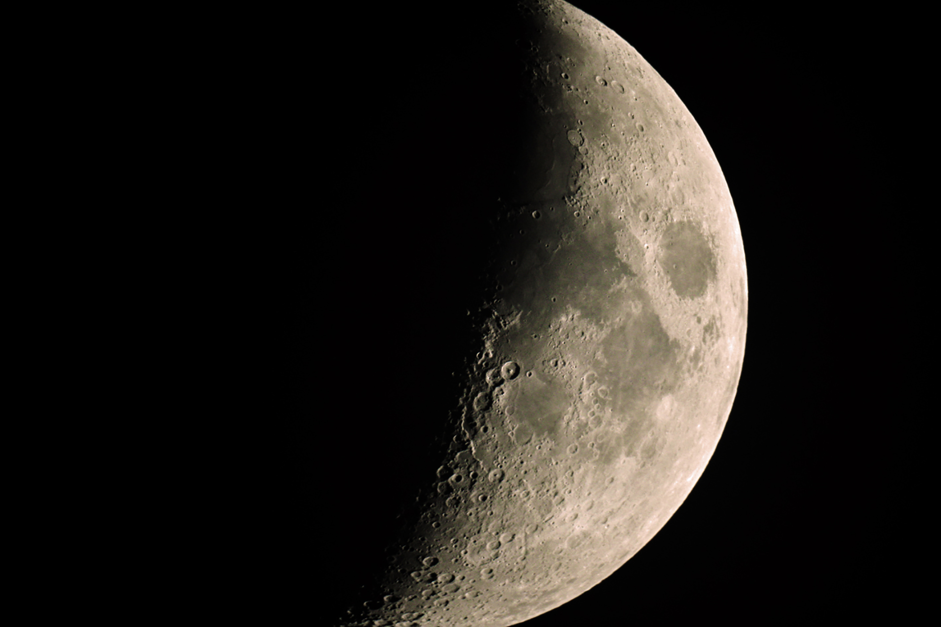 Утерли нос Роскосмосу: индийский космический аппарат успешно сел на Луне
