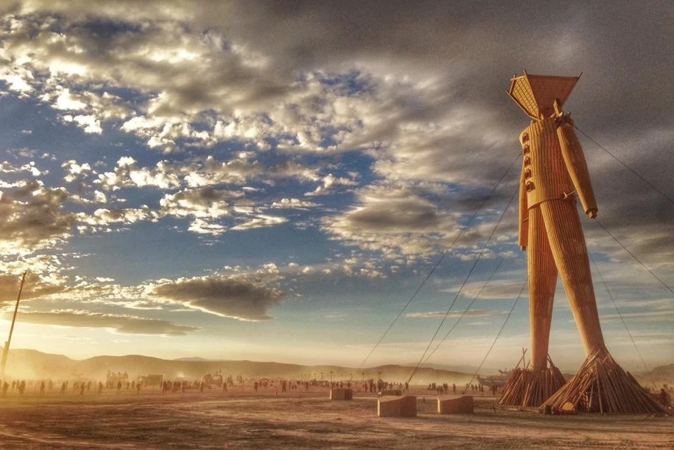 Участники фестиваля Burning Man на несколько дней застряли в пустыне