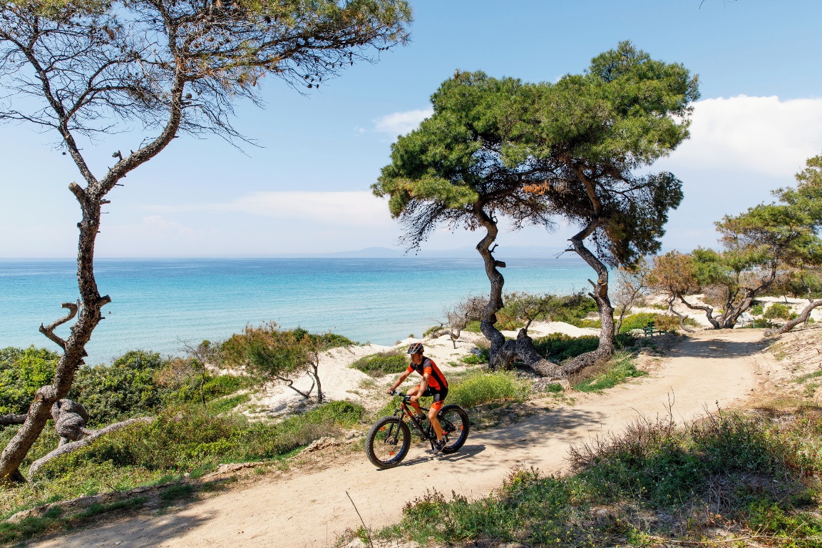 Бархатный сезон: почему для отдыха стоит выбрать Sani Resort в Греции