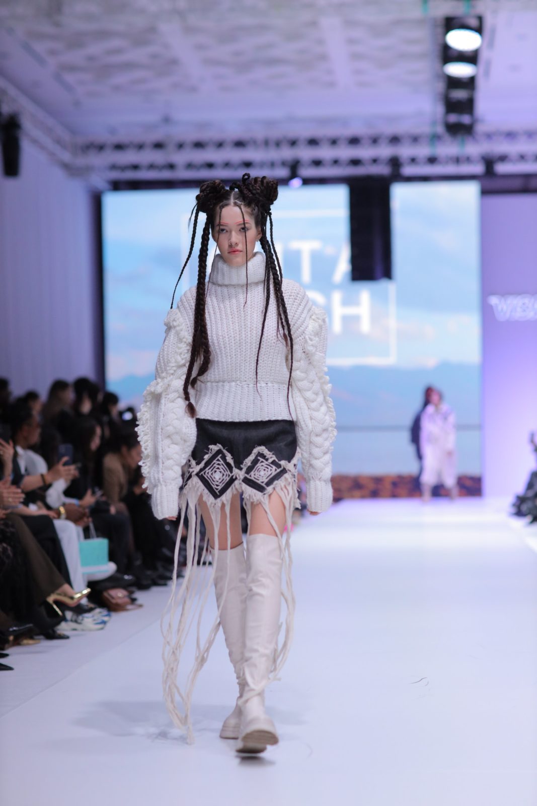 Этника, кожа и пайетки. Чем еще удивил второй день VISA Fashion Week Almaty