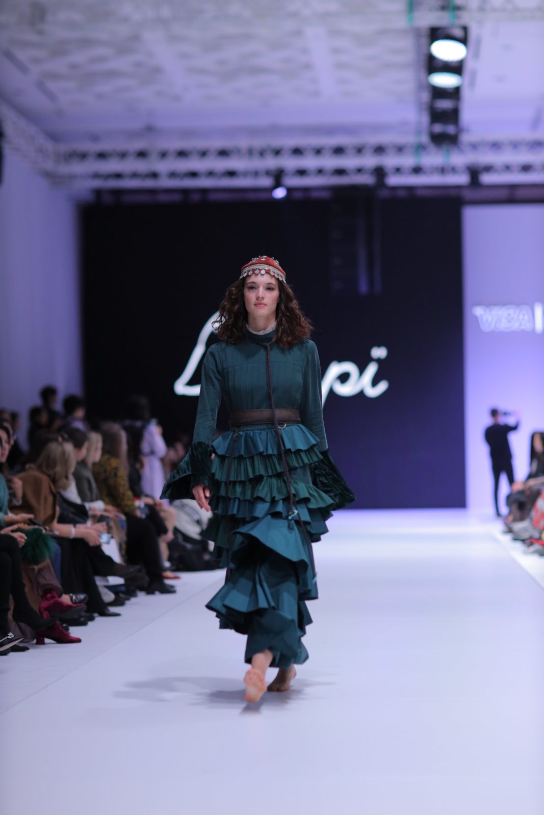 Прозрачные ткани, деним и oversize. Как прошел первый день VISA Fashion Week Almaty