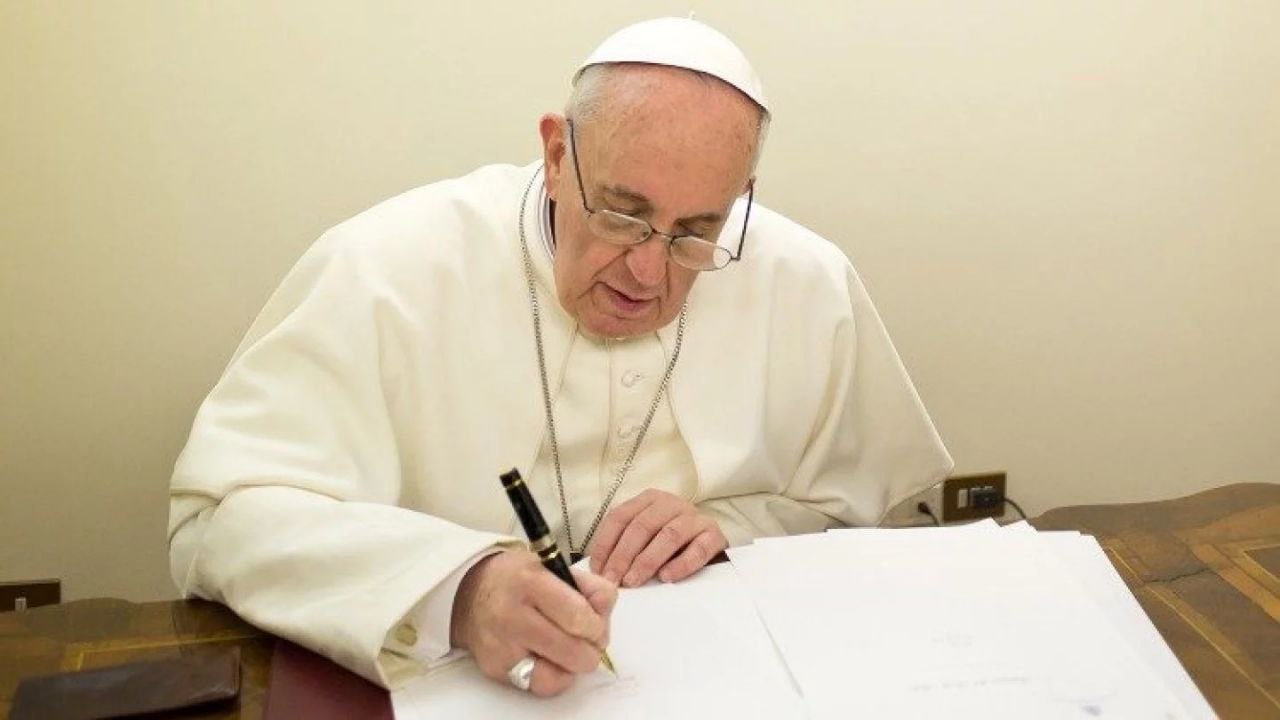 Папа Римский предложил благословлять однополые браки