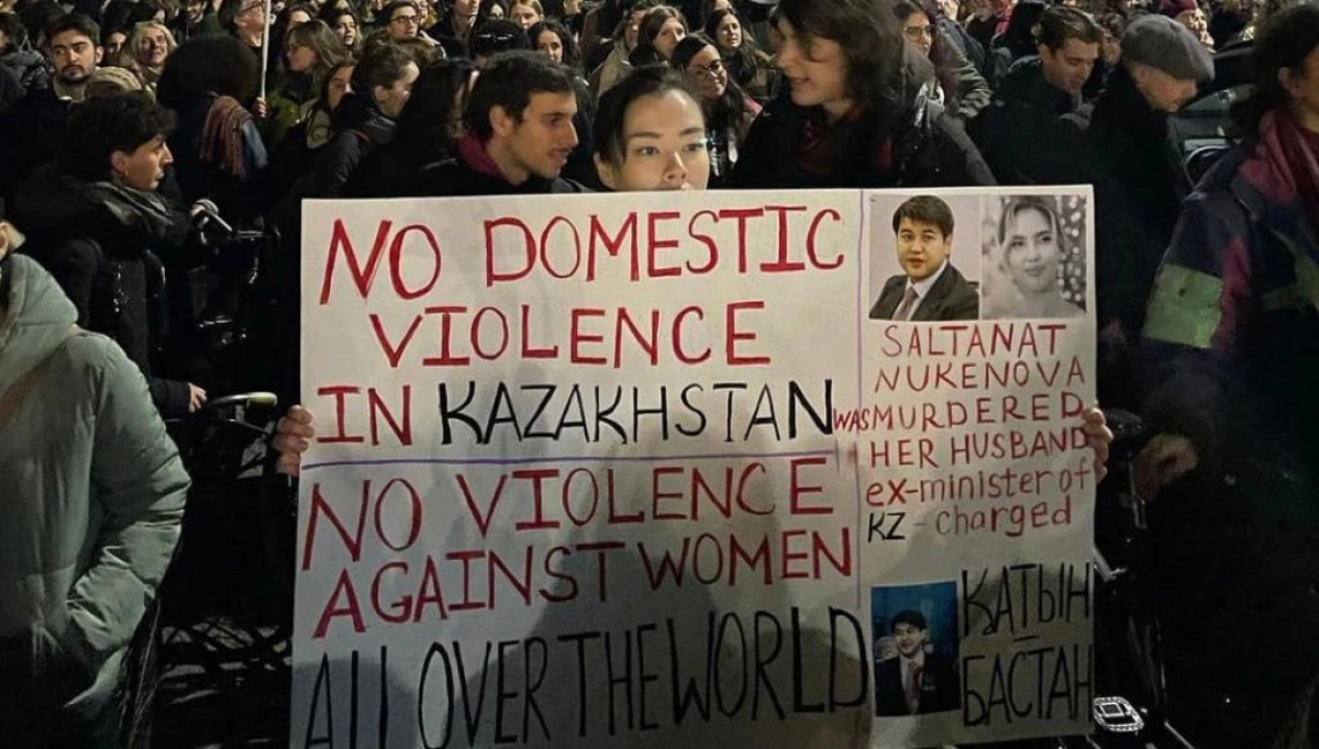Казахстанки вышли на митинг против домашнего насилия