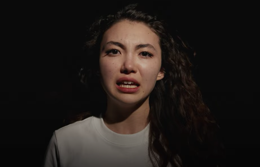 Казахстанская актриса выпустила клип о пережитом семейном насилии