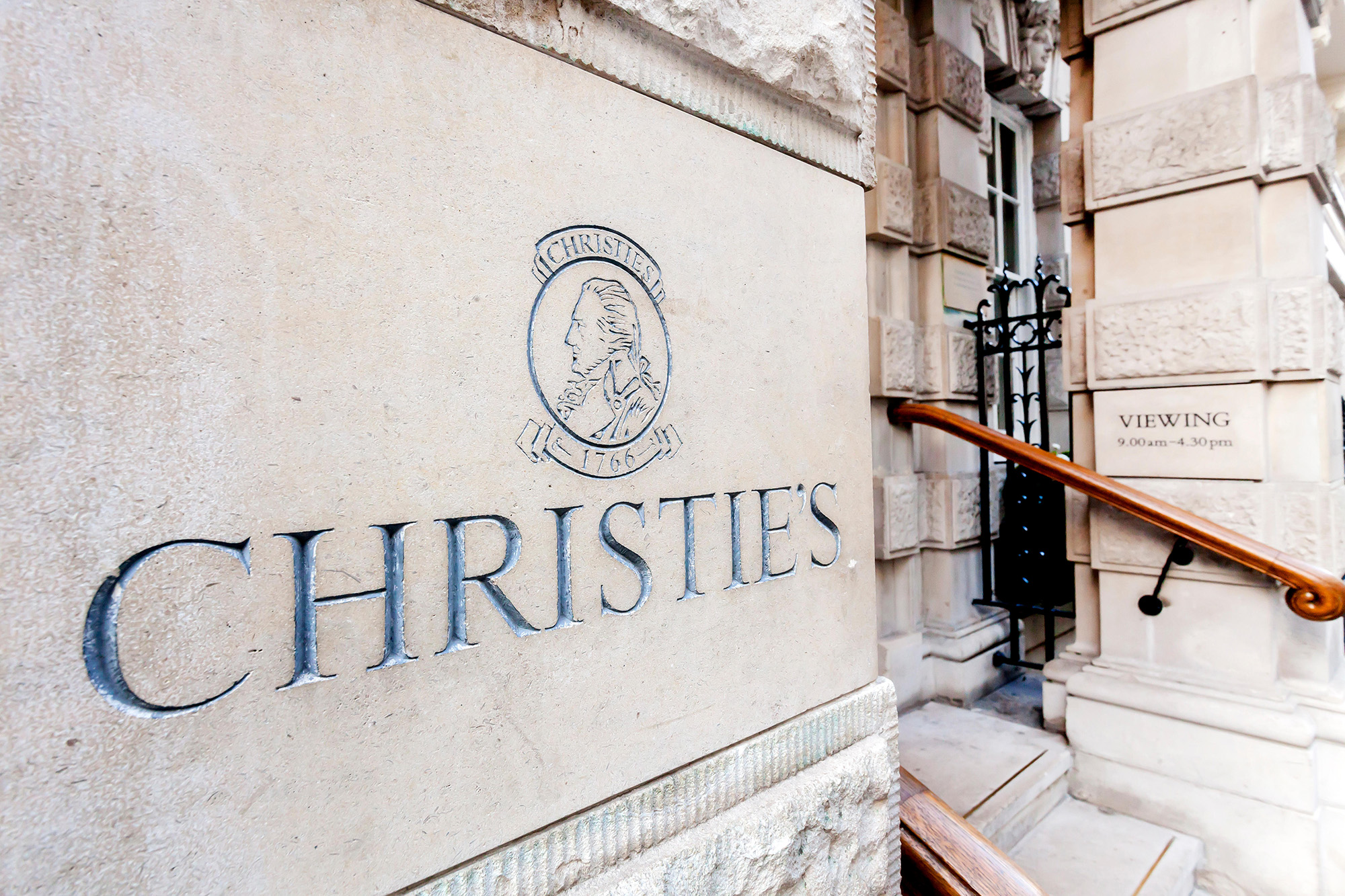 Самый крупный бриллиант в истории Christie's продан на торгах