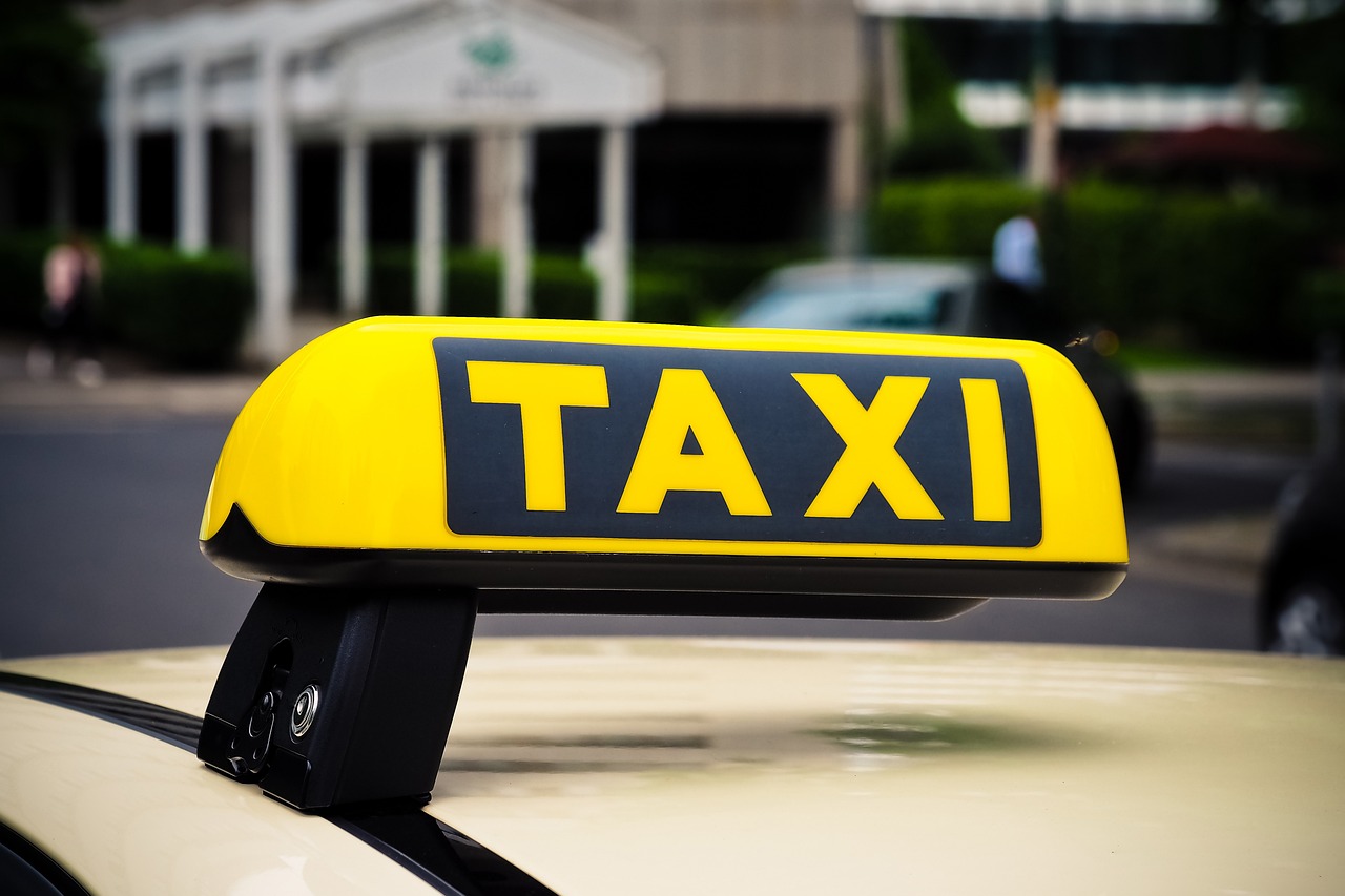 Казахстанские таксисты продолжают зарабатывать на туристах: иностранца в очередной раз развели на немаленькую сумму