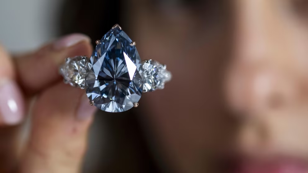 Самый крупный бриллиант в истории Christie's продан на торгах