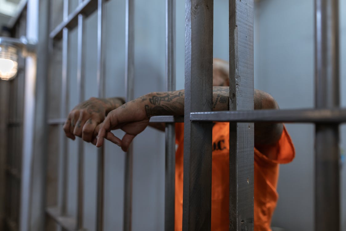 Американец отсидел в тюрьме почти 50 лет по ложному обвинению