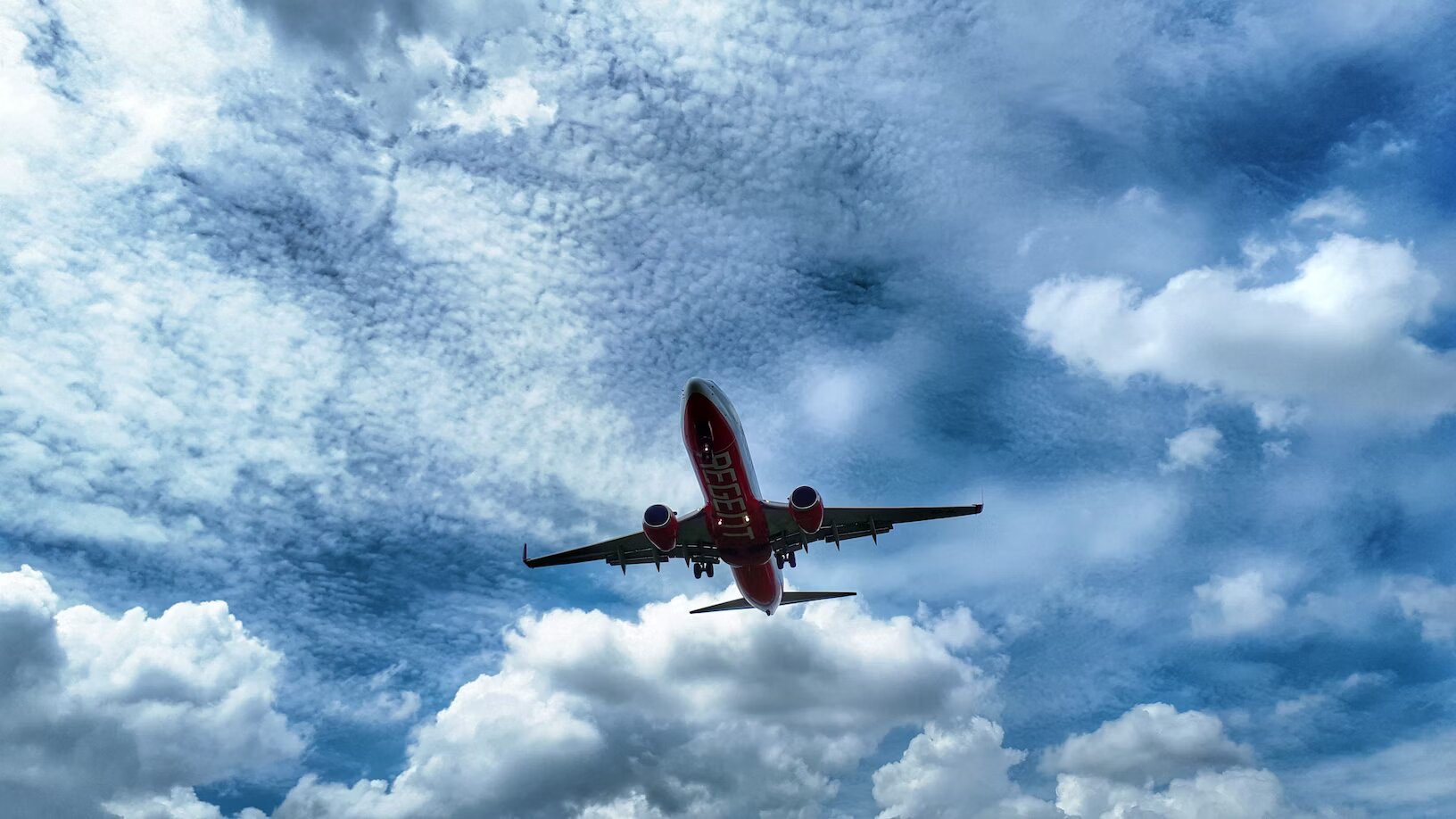 В Германии самолет намертво примерз к взлетно-посадочной полосе