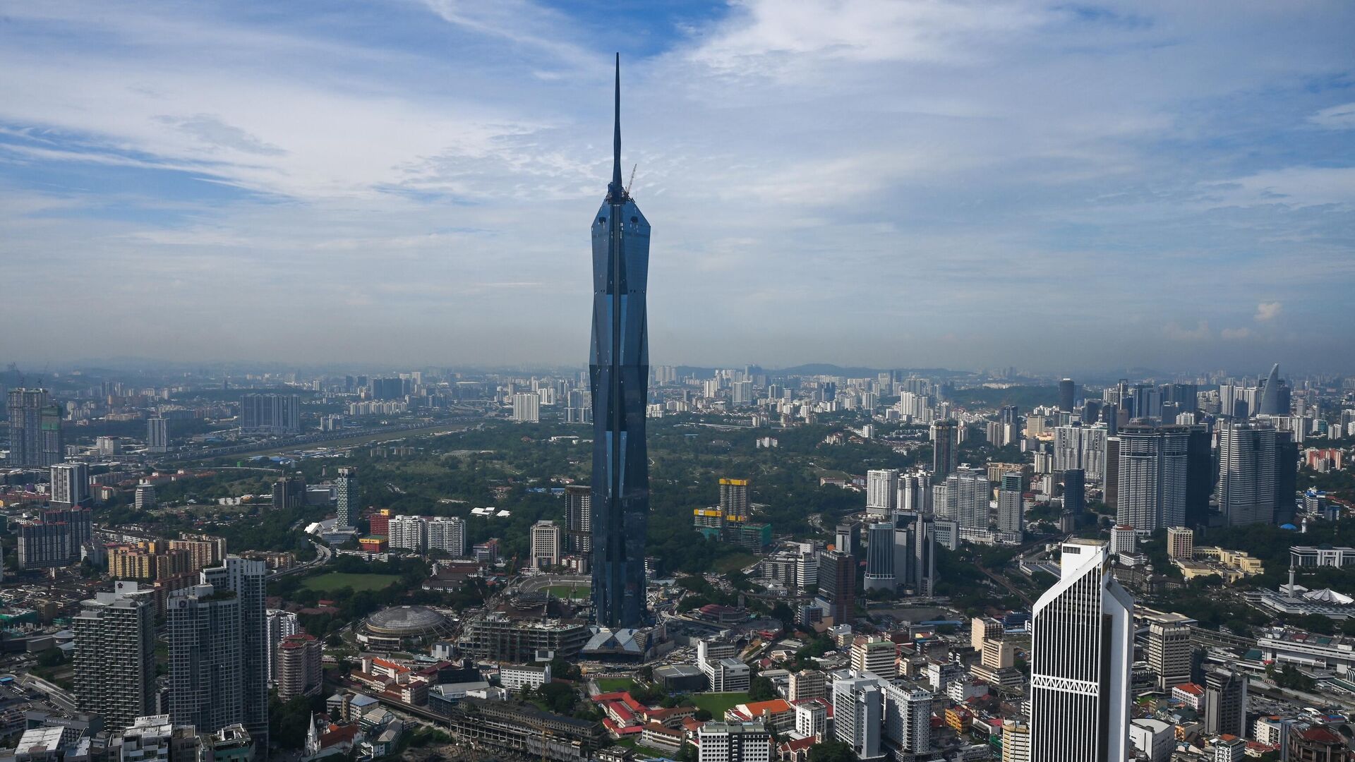 Официально открылось второе самое высокое здание в мире