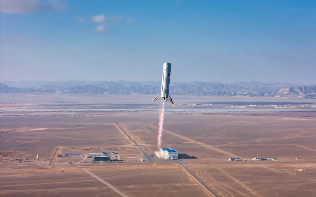 Китайский ответ SpaceX: многоразовая ракета впервые совершила вертикальный взлет и посадку