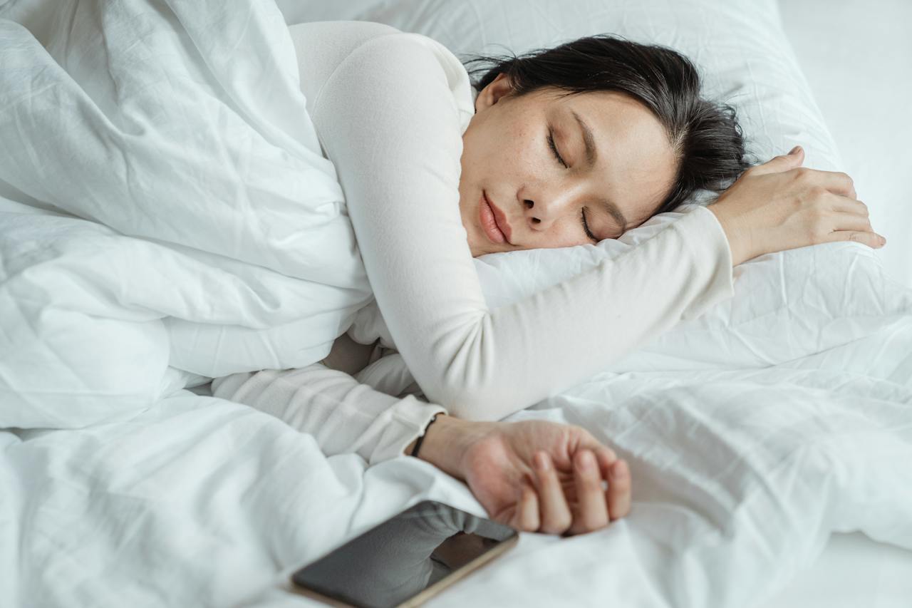 Почему спать в пижаме опасно для здоровья