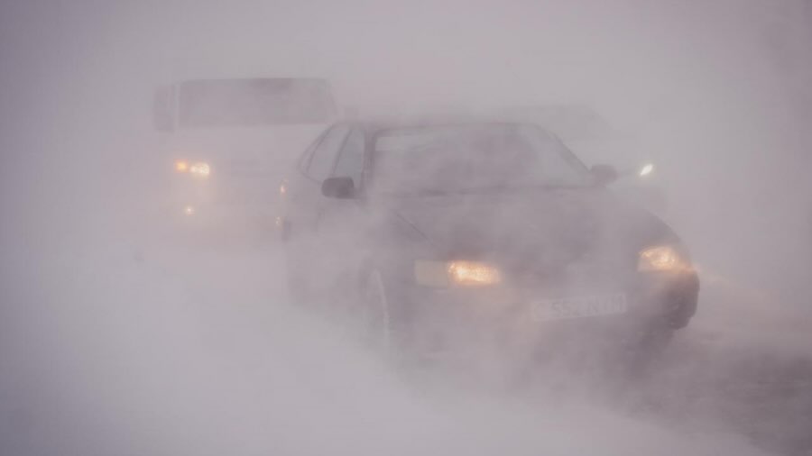 Сколько автомобилей застряли на трассах Казахстана из-за непогоды