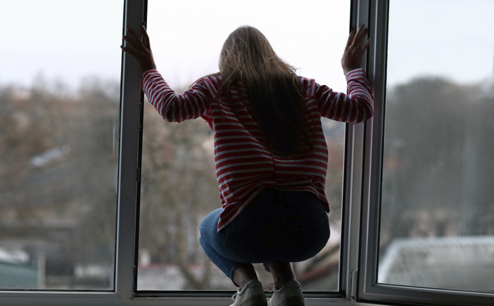 Беременная женщина выпрыгнула из окна многоэтажного дома в Алматы