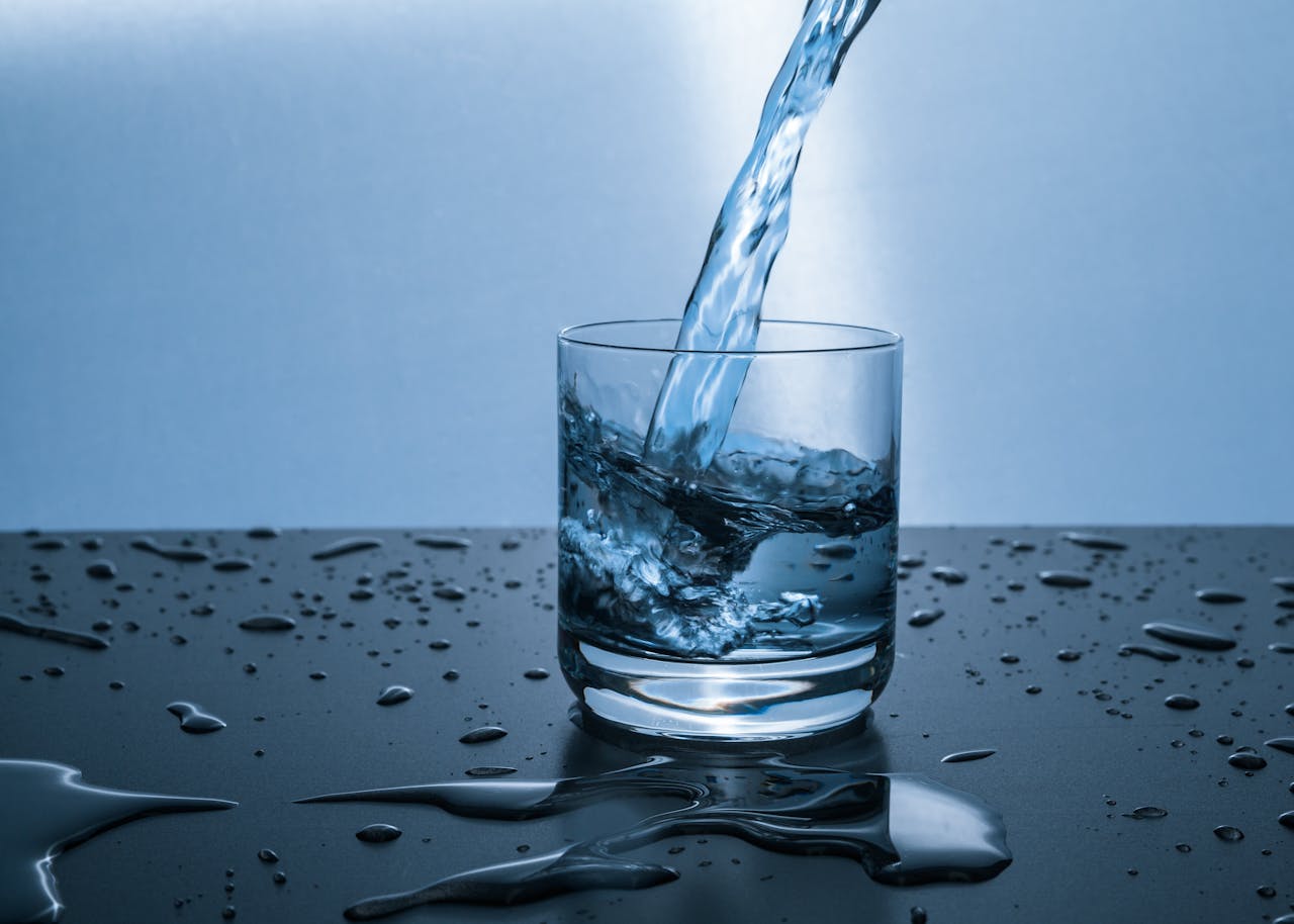 Дело не в количестве: как правильно пить воду, чтобы не было обезвоживания