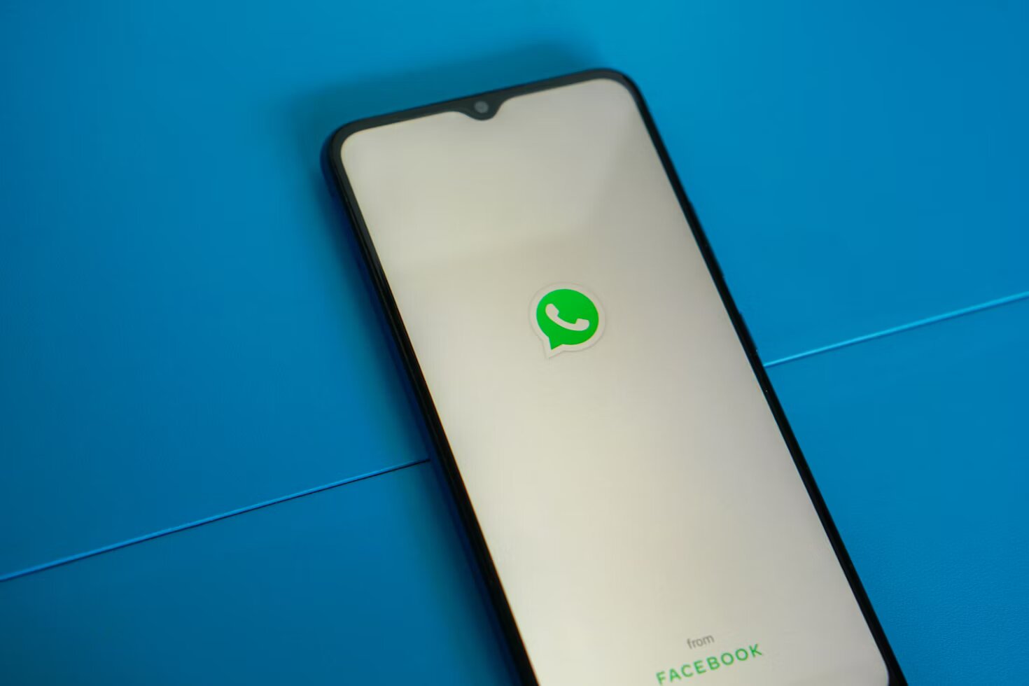Новая функция WhatsApp: пять чатов в верхней части экрана