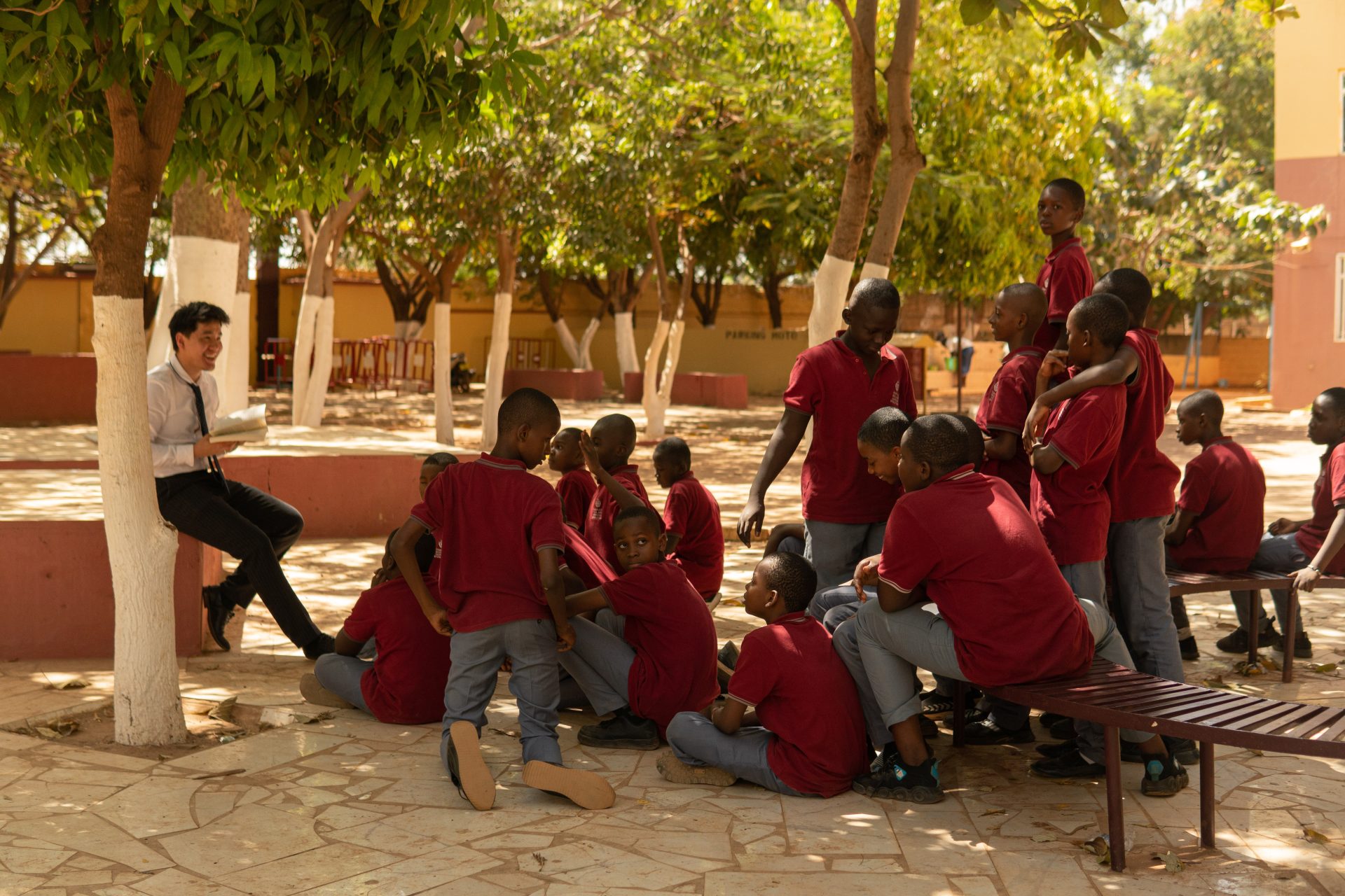 «Дети, они и в Африке дети». Почему учитель из Казахстана уехал учить школьников в Буркина-Фасо