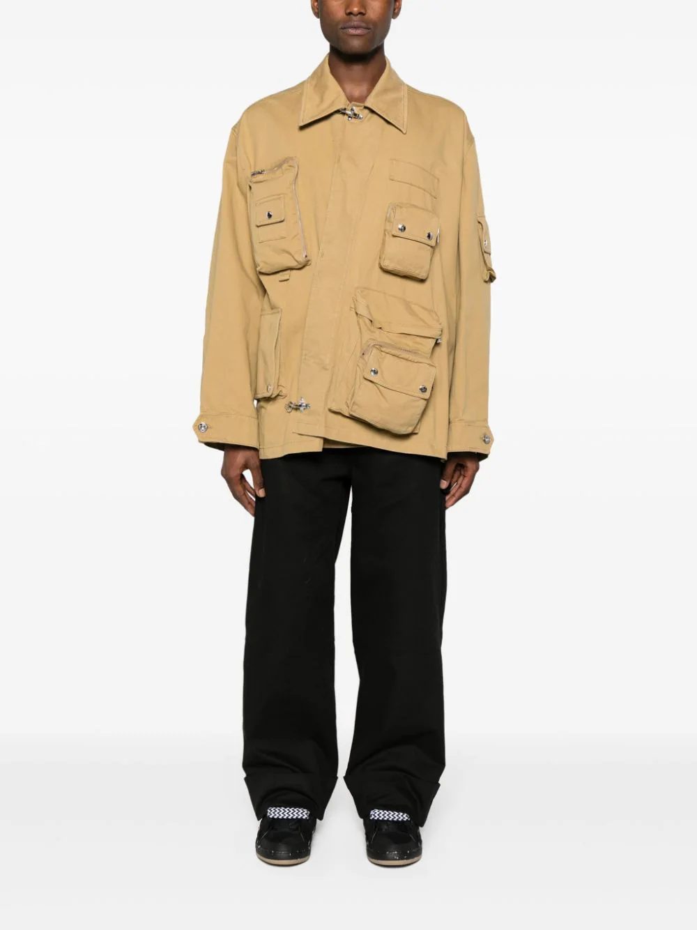 Находки недели: шерстяной джемпер Loewe, куртка Fendi с 3D-принтом и джинсовые шорты