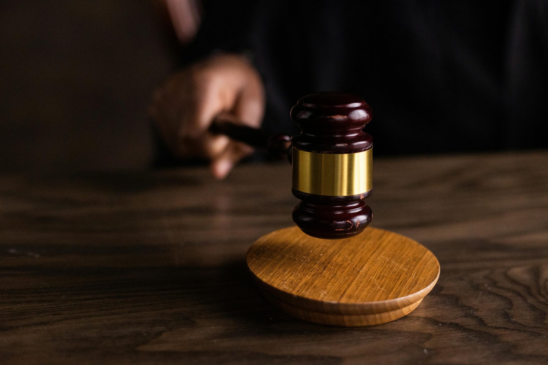 Суд вынес приговор охраннику алматинского бара, совершившего изнасилование и грабеж