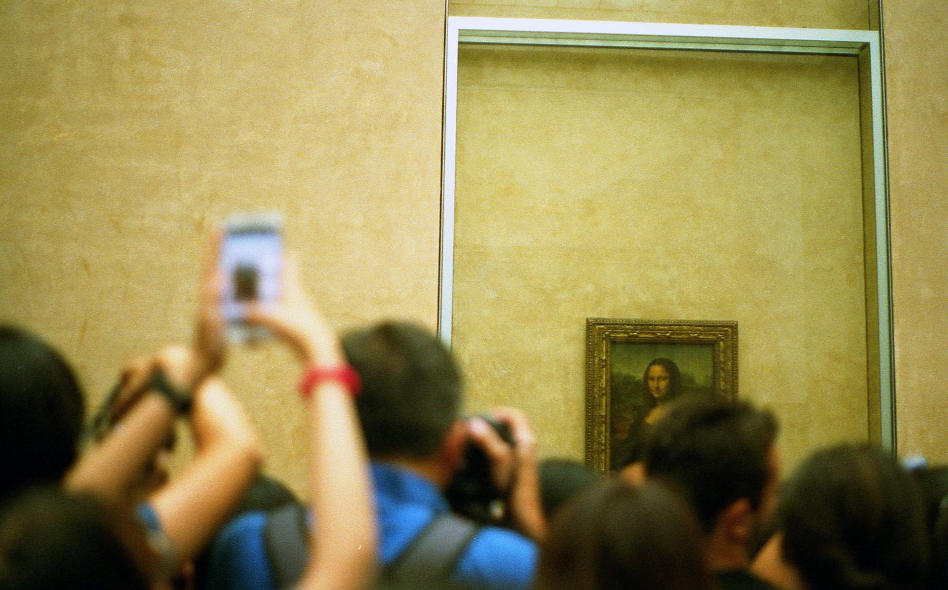 Мона Лиза переезжает. И все из-за недовольных туристов