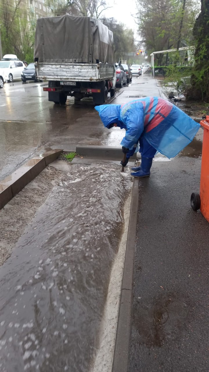 В Алматы затопило несколько улиц
