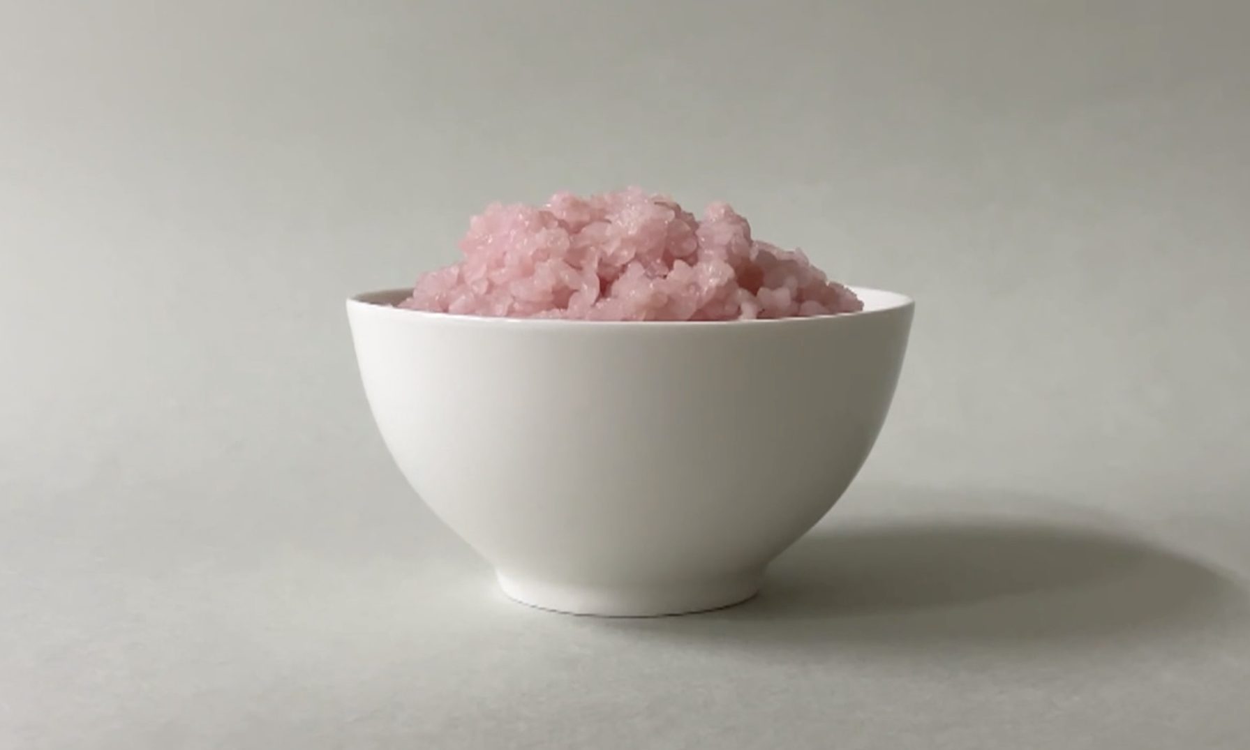 Еда будущего? Исследователи вырастили «мясной» розовый рис