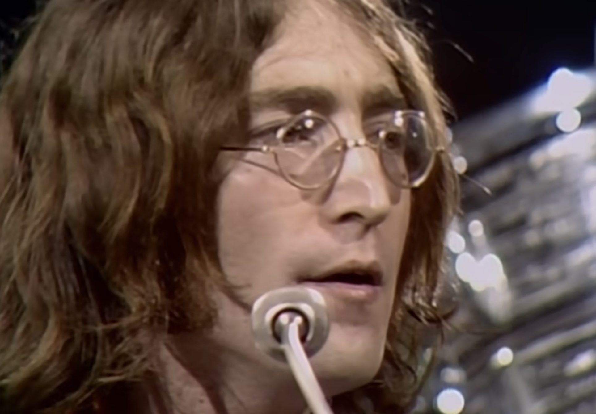 Найденная гитара Джона Леннона продана почти за три миллиона долларов