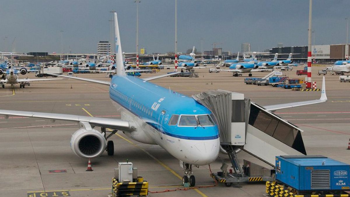 В аэропорту Амстердама человека засосало в двигатель самолета