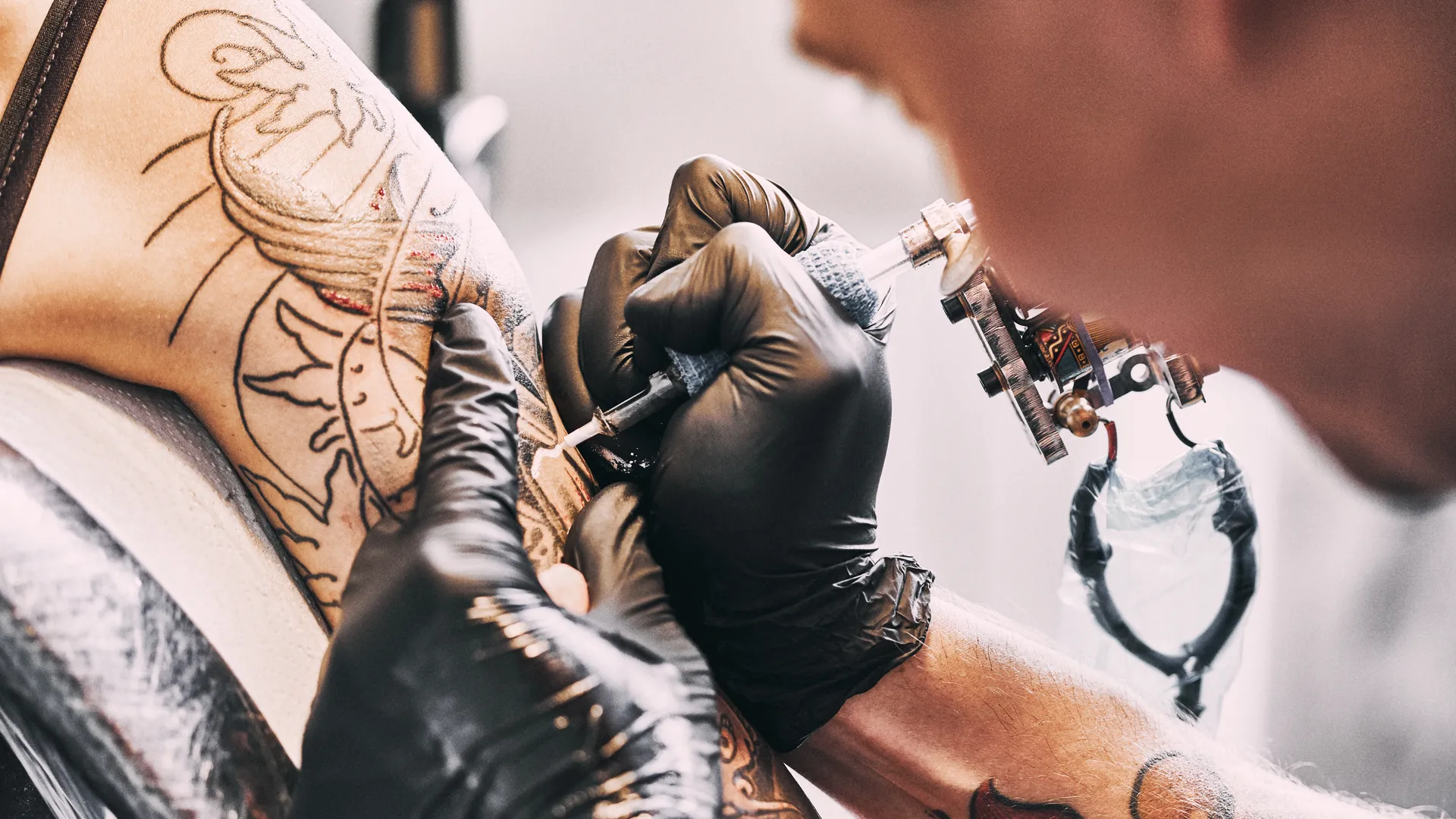 Выявлена возможная связь между татуировками и лимфомой