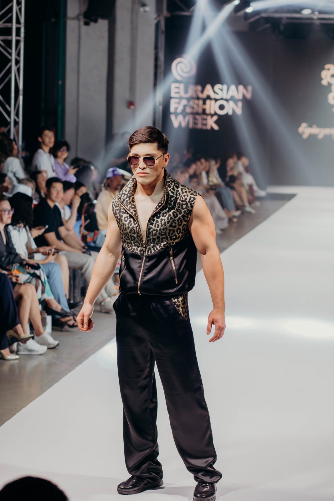 Леопард, национальный колорит и мода Южной Кореи. Четыре коллекции Eurasian Fashion Week